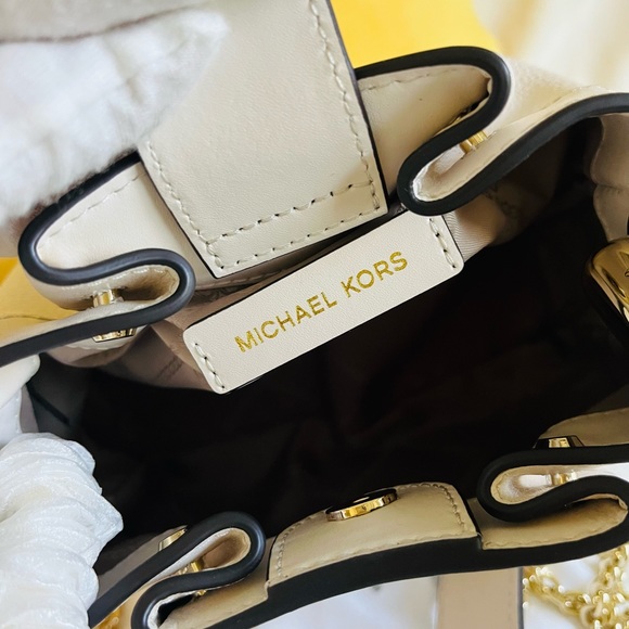NWT Micheal Kors Rosie Small Ring Bucket Shoulder/Crossbody Bag with Dust bag. - Picture 10 of 15